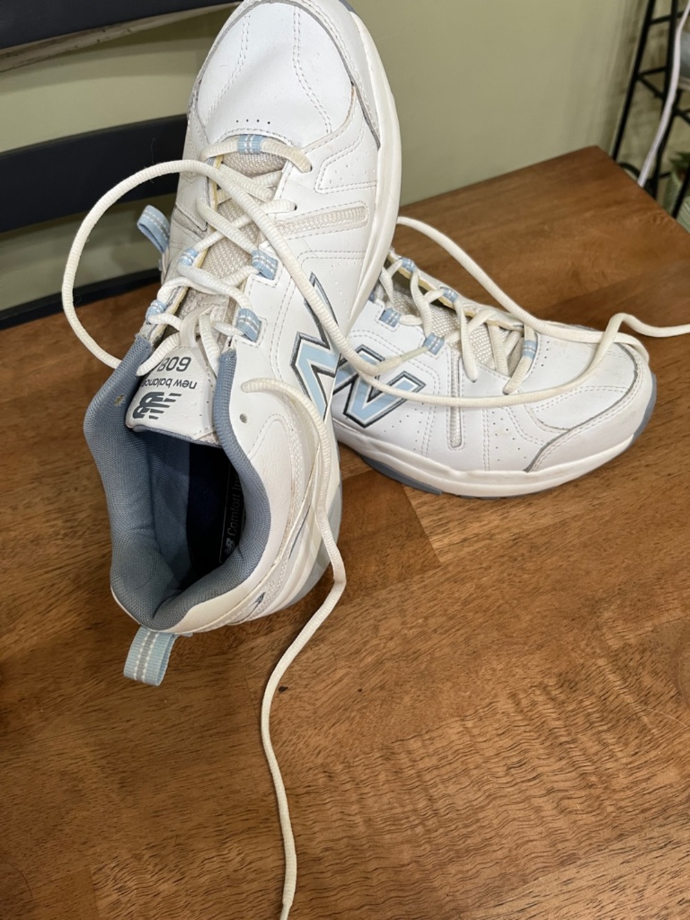 New Balance White and Light Blue Women's Athletic Shoes - Picture 4 of 6